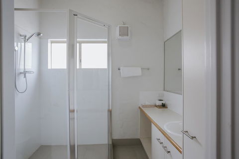 Canal Rocks Beachfront Apartments - Holiday Find 39