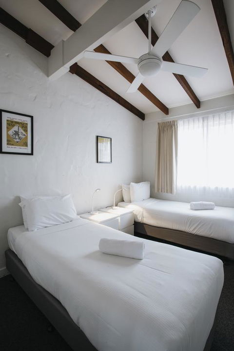 Canal Rocks Beachfront Apartments - Holiday Find 37