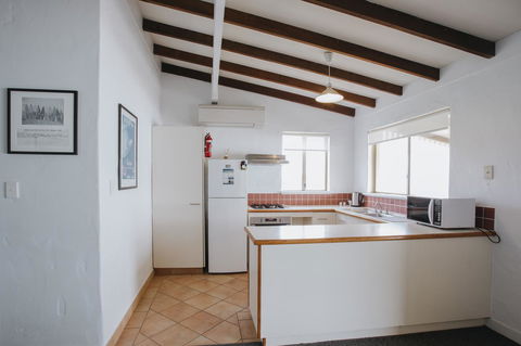 Canal Rocks Beachfront Apartments - Holiday Find 21