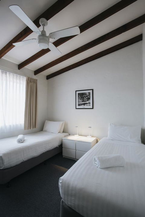Canal Rocks Beachfront Apartments - Holiday Find 12