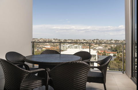 Ramada By Wyndham VetroBlu Scarborough Beach - Holiday Find 8