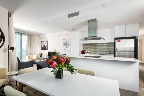 Ramada By Wyndham VetroBlu Scarborough Beach - Holiday Find 36