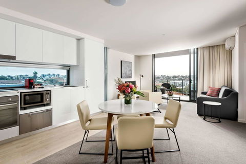 Ramada By Wyndham VetroBlu Scarborough Beach - Holiday Find 42