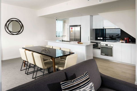Ramada By Wyndham VetroBlu Scarborough Beach - Holiday Find 14