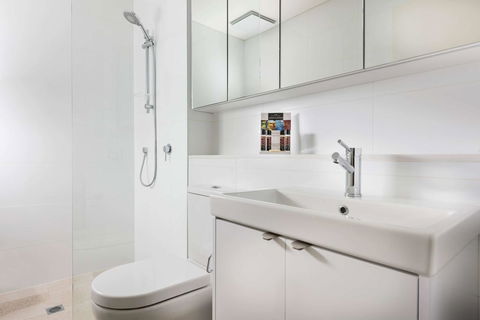 Ramada By Wyndham VetroBlu Scarborough Beach - Holiday Find 37