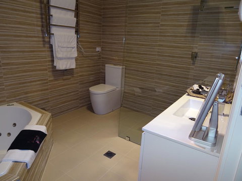 Romanz In The Valley (Luxury B&B) - Holiday Find 9