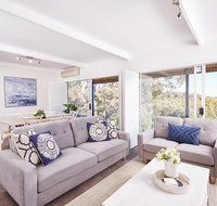 Bright and Spacious Family Home With Leafy Deck - Holiday Find