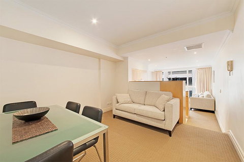 Wyndel Apartments Sydney CBD - Bond - Holiday Find 9