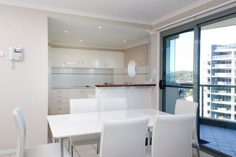 Sails Apartments - Holiday Find 3
