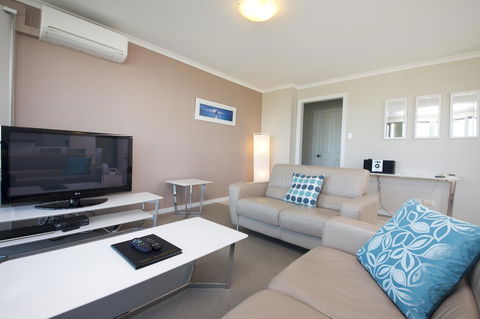 Sails Apartments - Holiday Find 6
