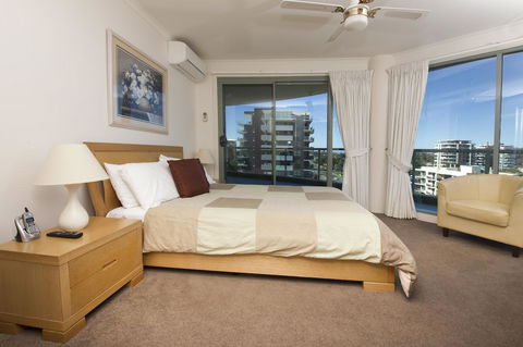 Sails Apartments - Holiday Find 11