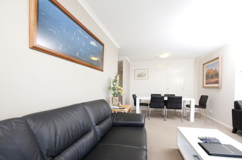 Sails Apartments - Holiday Find 14