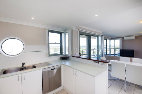 Sails Apartments - Holiday Find 2