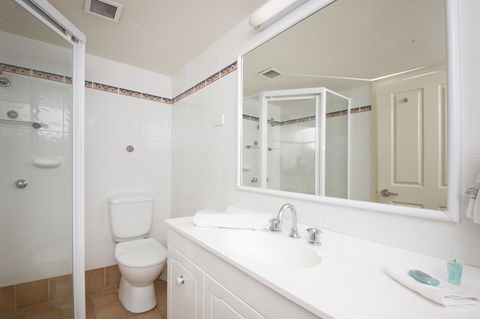 Sails Apartments - Holiday Find 13