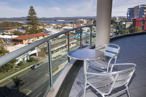 Sails Apartments - Holiday Find 9