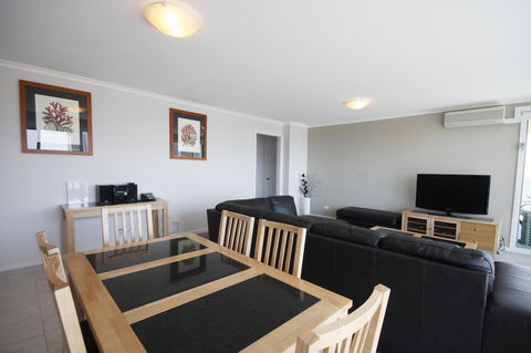 Sails Apartments - Holiday Find 21