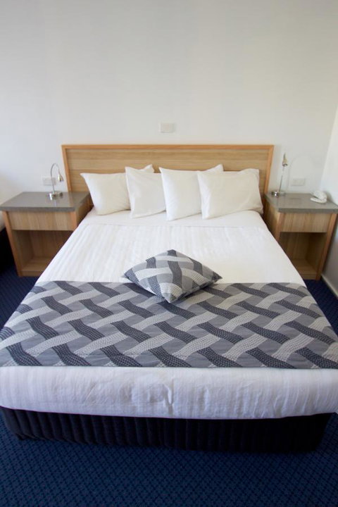 Albury Paddlesteamer Motel - Holiday Find 17