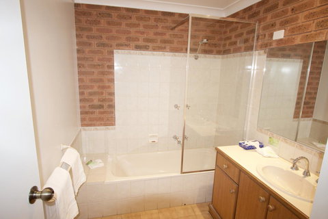 Albury Paddlesteamer Motel - Holiday Find 15