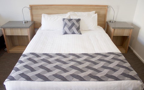 Albury Paddlesteamer Motel - Holiday Find 33