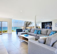 Neptune - Absolute Beachfront - Holiday Find