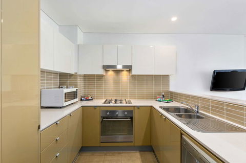 Quality Suites Pioneer Sands - Holiday Find 11