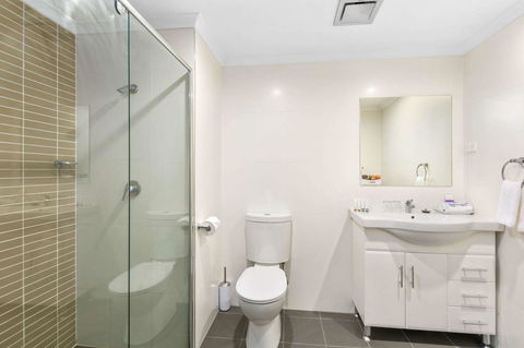 Quality Suites Pioneer Sands - Holiday Find 4