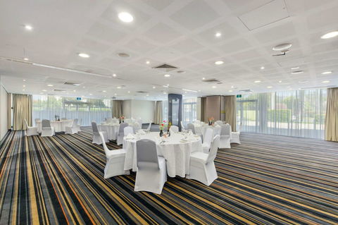 Quality Suites Pioneer Sands - Holiday Find 13
