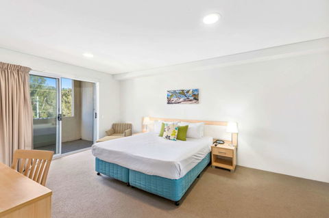 Quality Suites Pioneer Sands - Holiday Find 9