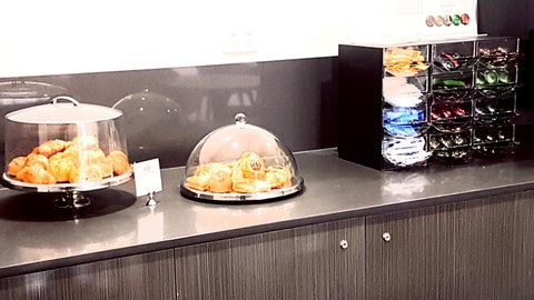 Value Suites Green Square - Holiday Find 19