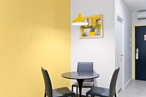 Value Suites Green Square - Holiday Find 25