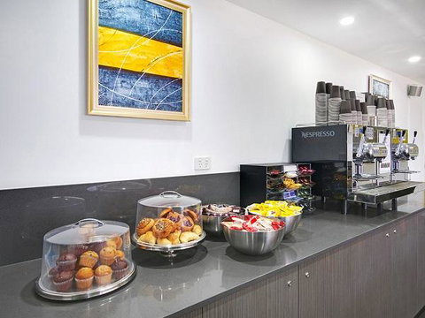 Value Suites Green Square - Holiday Find 8