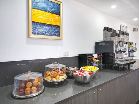 Value Suites Green Square - Holiday Find 11