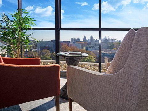 Value Suites Green Square - Holiday Find 4