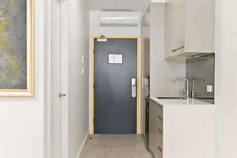 Value Suites Green Square - Holiday Find 17