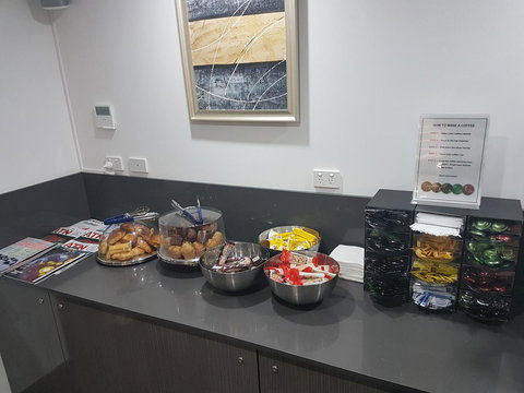 Value Suites Green Square - Holiday Find 13