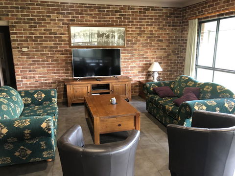 Ironstone Estate Lovedale - Holiday Find 1