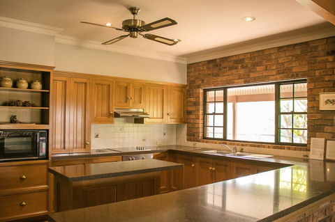 Ironstone Estate Lovedale - Holiday Find 4