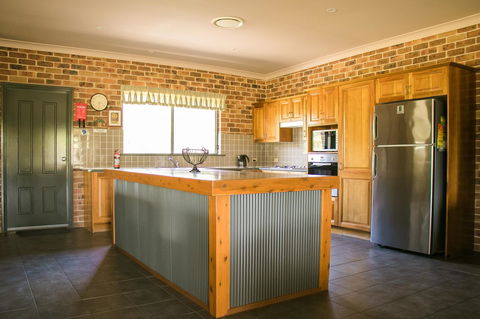 Ironstone Estate Lovedale - Holiday Find 24