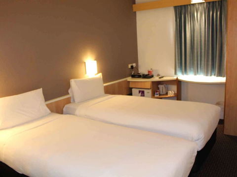 Ibis Newcastle - Holiday Find 40
