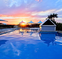 Oaks Waterfront Resort - Holiday Find