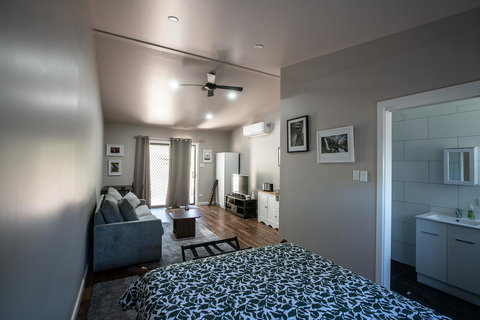 Pound Creek Gallery - Holiday Find 16