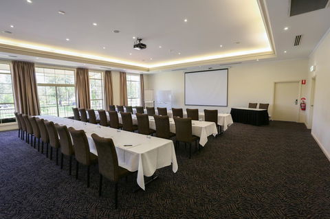 Best Western Plus Hovell Tree Inn - Holiday Find 17