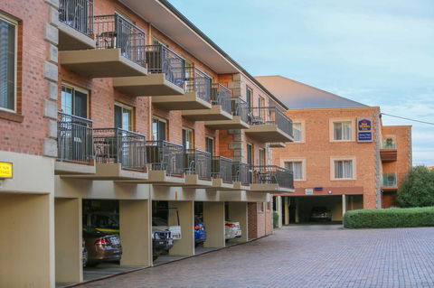 Best Western Plus Hovell Tree Inn - Holiday Find 1
