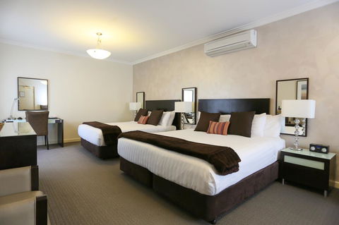 Best Western Plus Hovell Tree Inn - Holiday Find 16