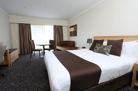 Best Western Plus Hovell Tree Inn - Holiday Find 19