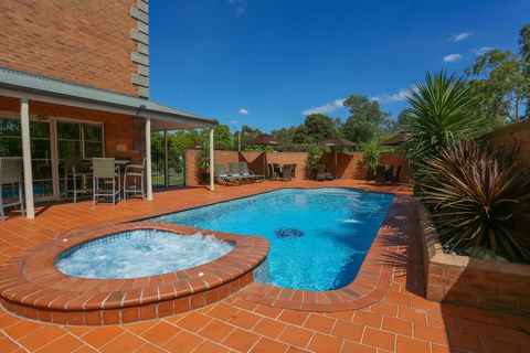 Best Western Plus Hovell Tree Inn - Holiday Find 37