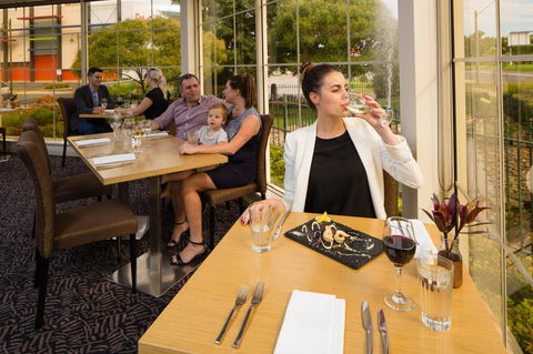 Best Western Plus Hovell Tree Inn - Holiday Find 25
