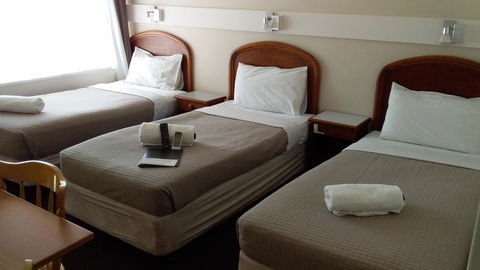 Allonville Gardens Motel - Holiday Find 3
