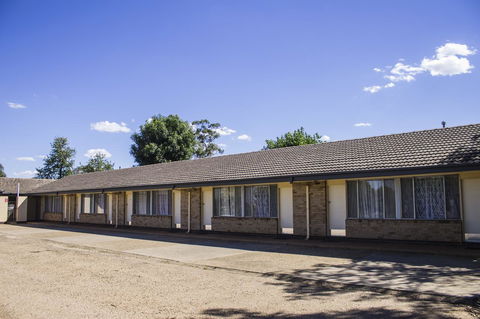 Allonville Gardens Motel - Holiday Find 12