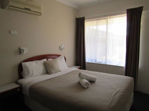 Allonville Gardens Motel - Holiday Find 25